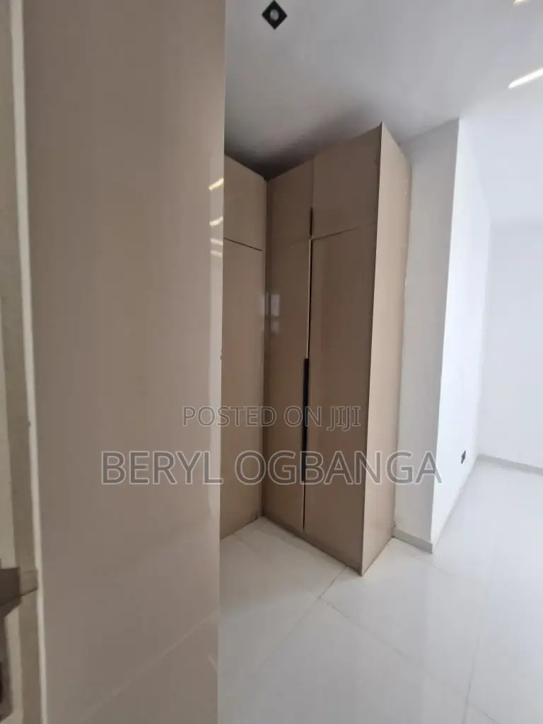 5bdrm Duplex in Chevron for sale in Chevron