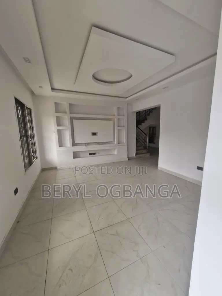 5bdrm Duplex in Ahmadu Bello Way for sale in Ahmadu Bello Way