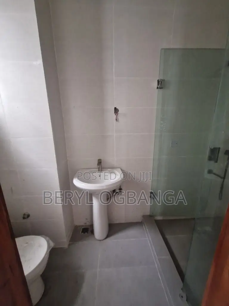 5bdrm Duplex in Ahmadu Bello Way for sale in Ahmadu Bello Way
