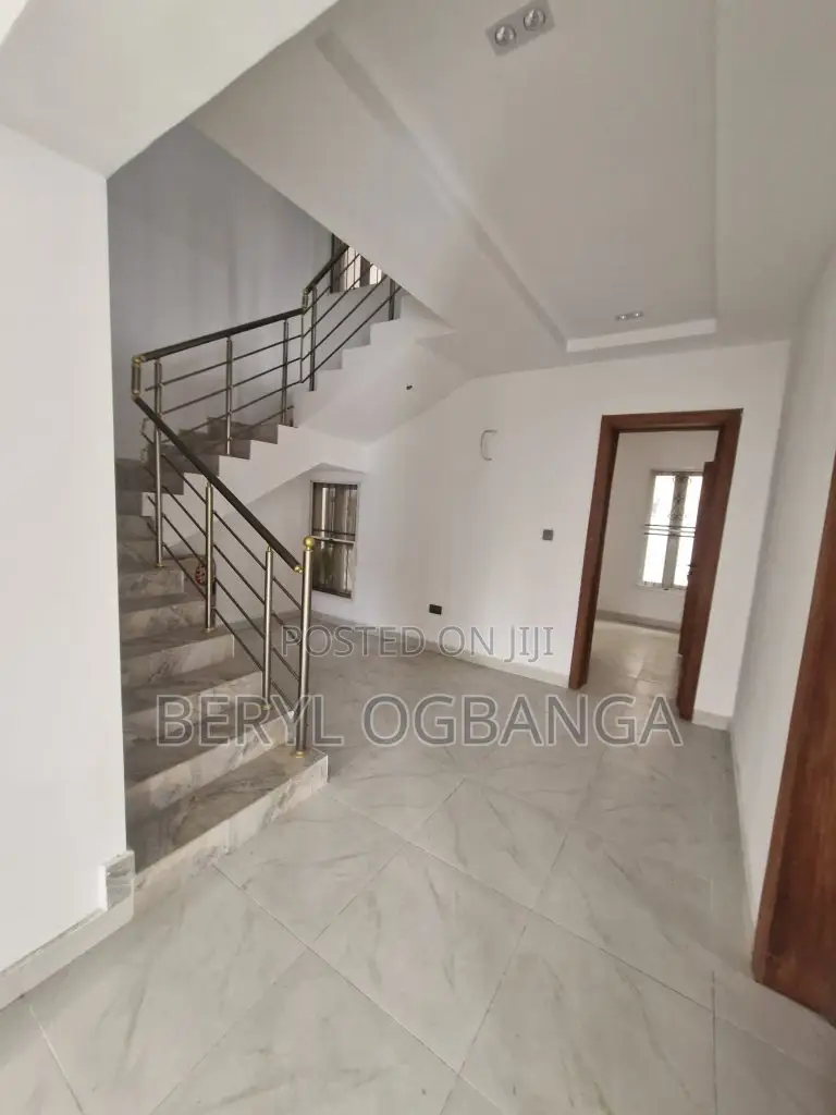 5bdrm Duplex in Ahmadu Bello Way for sale in Ahmadu Bello Way