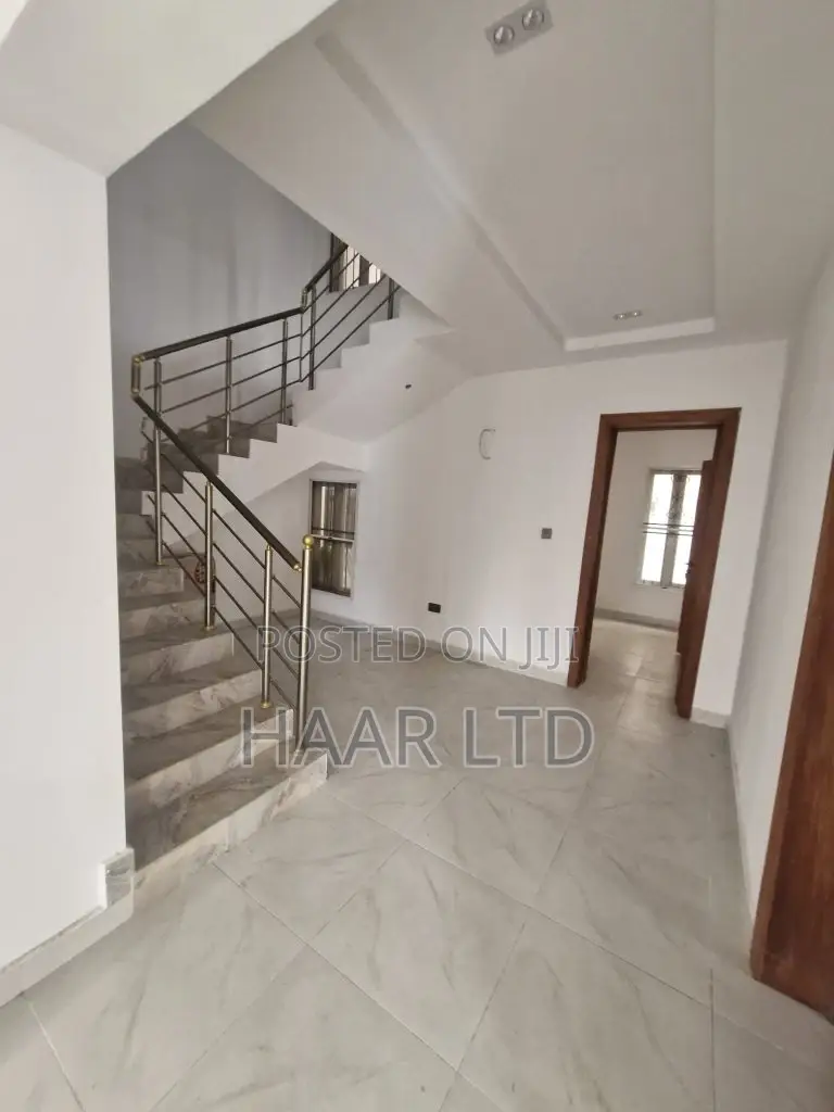 5bdrm Duplex in Ahmadu Bello Way for sale in Ahmadu Bello Way