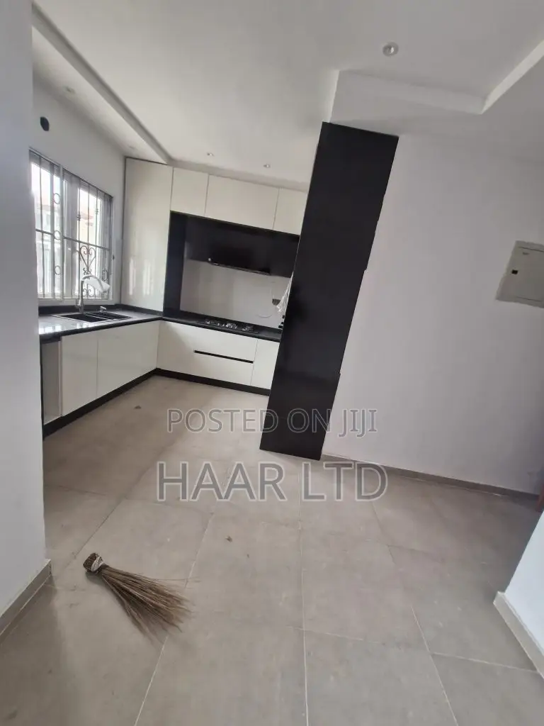 5bdrm Duplex in Ahmadu Bello Way for sale in Ahmadu Bello Way