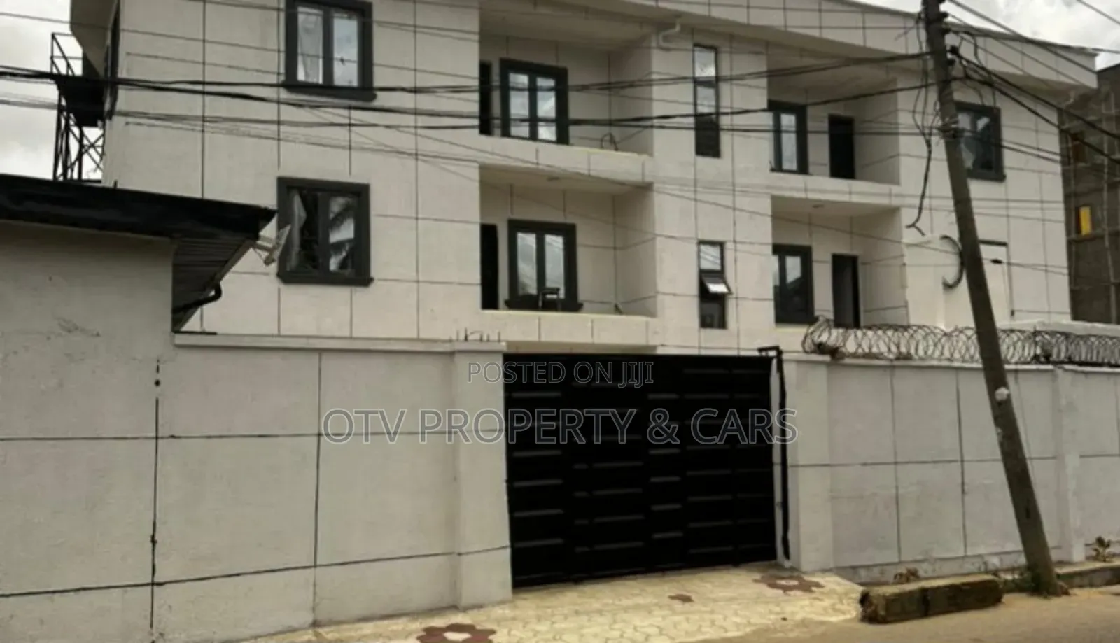 18bdrm Block of Flats in Airport Road / Ikeja for sale in Airport Road / Ikeja