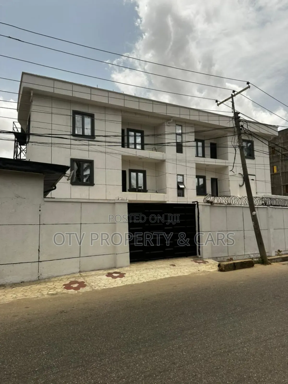 18bdrm Block of Flats in Airport Road / Ikeja for sale in Airport Road / Ikeja