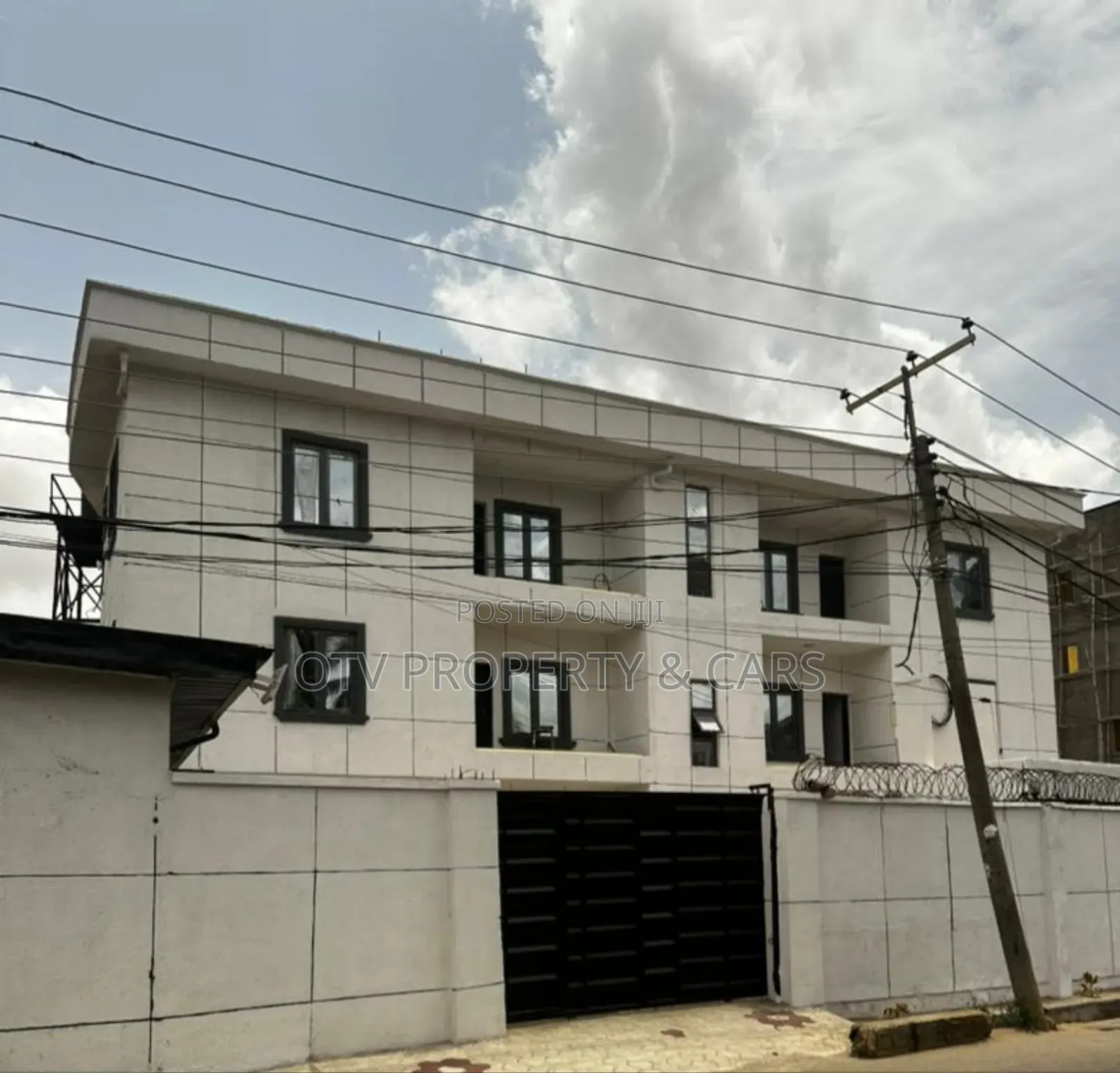 18bdrm Block of Flats in Airport Road / Ikeja for sale in Airport Road / Ikeja