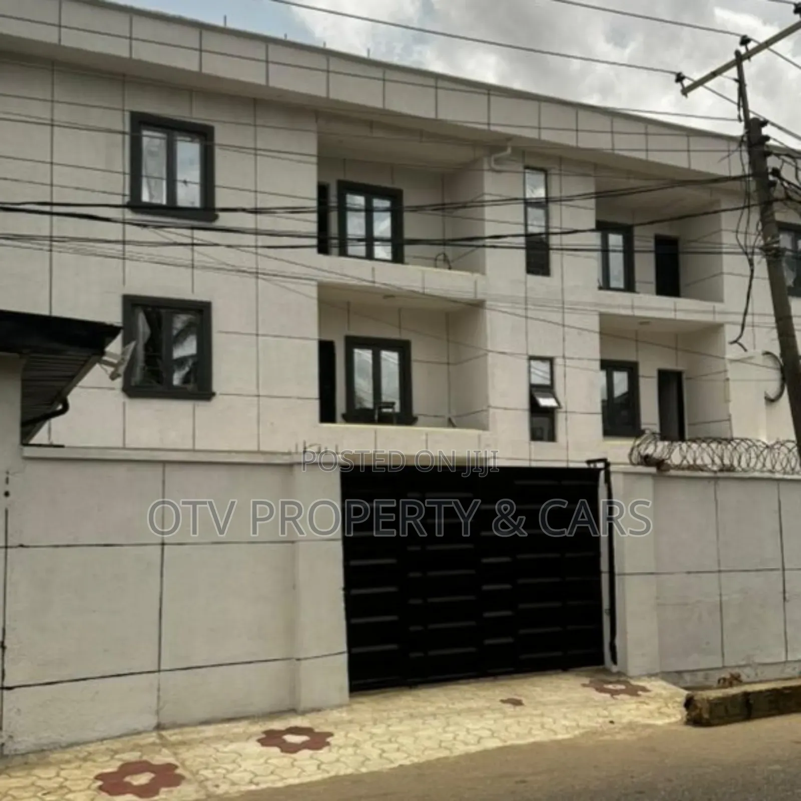 18bdrm Block of Flats in Airport Road / Ikeja for sale in Airport Road / Ikeja