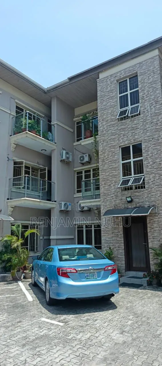 3bdrm Apartment in Lekki Right for rent in Lekki Phase 1