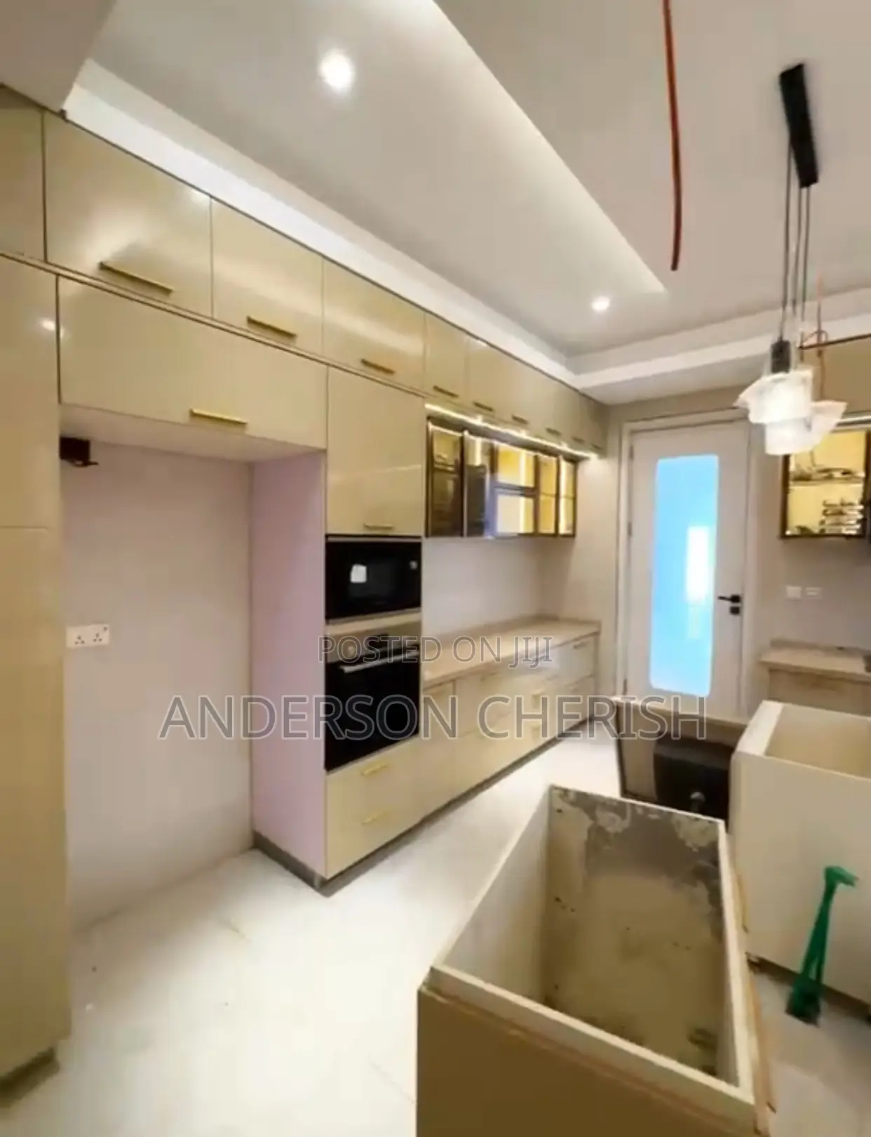 5bdrm Duplex in Mjguzape for sale in Guzape District
