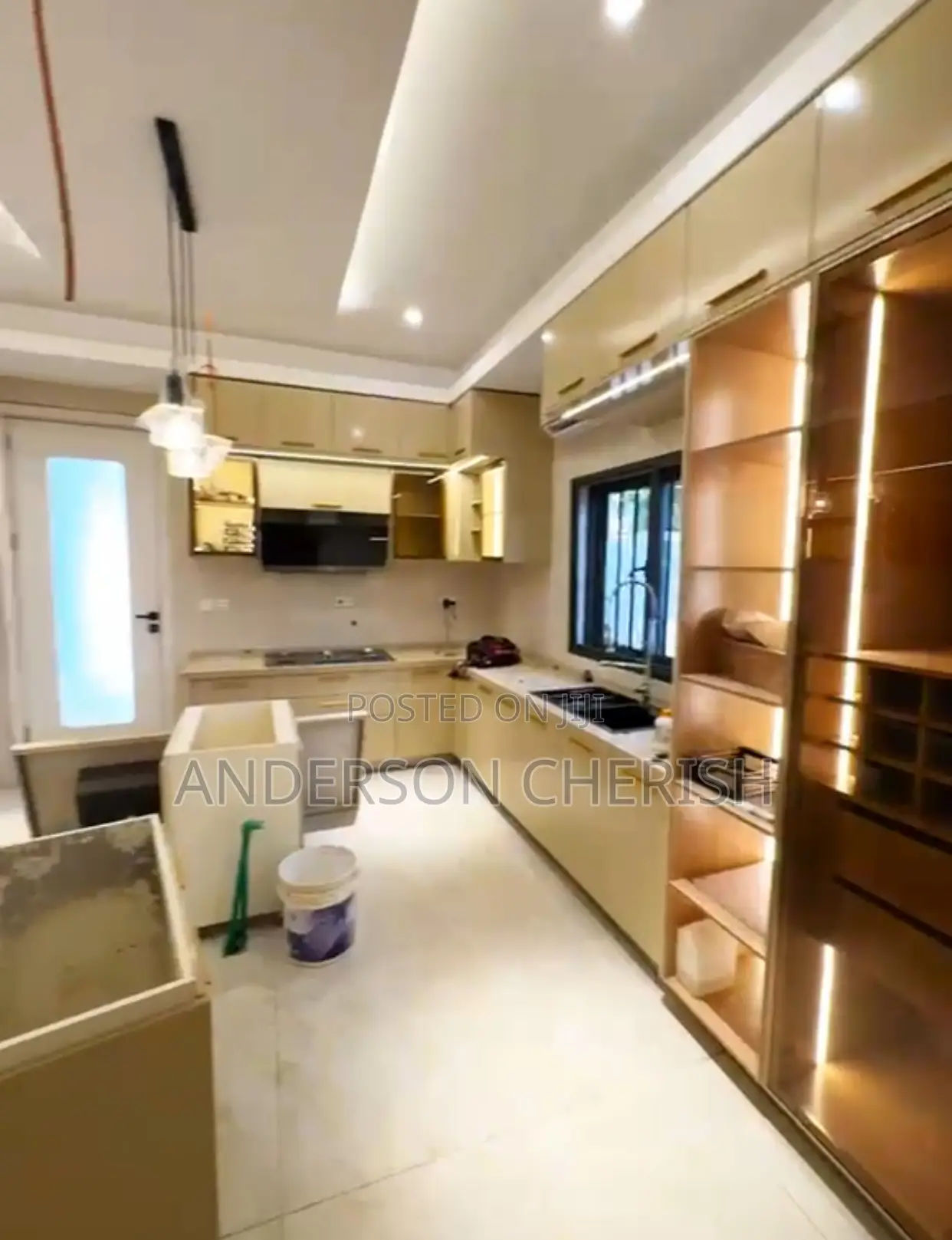 5bdrm Duplex in Mjguzape for sale in Guzape District