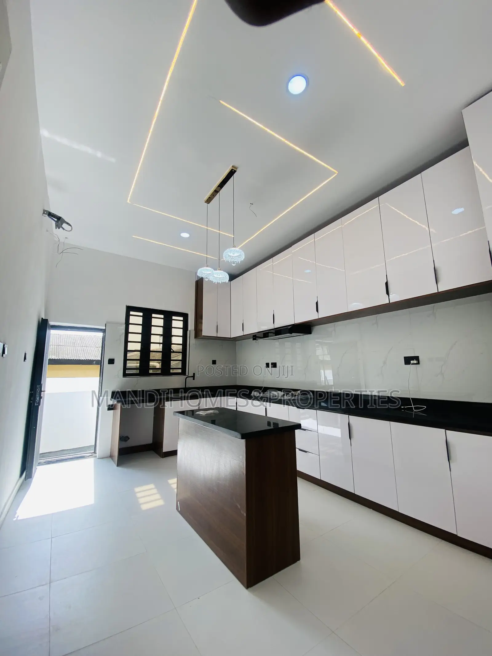 4bdrm Duplex in Sangotedo for sale in Sangotedo