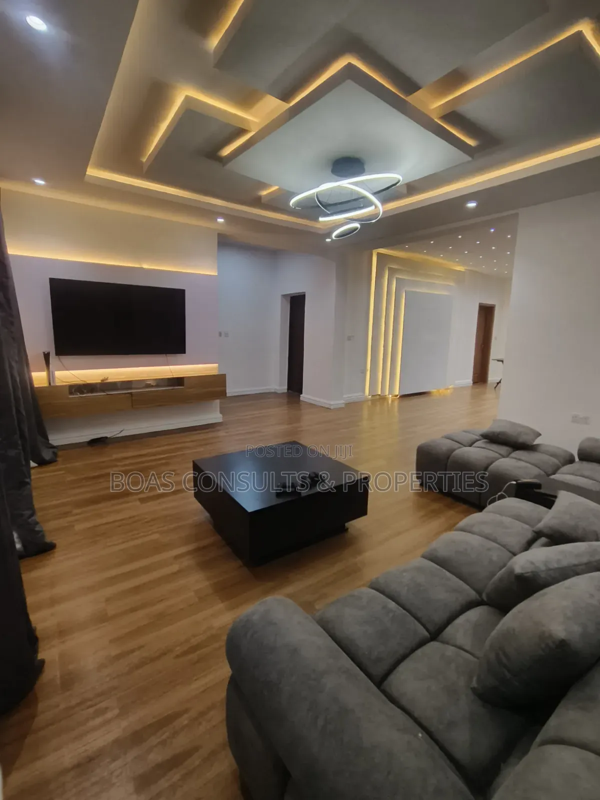 Furnished 3bdrm Apartment in Prime Water Gardens, Lekki Phase 1 in Lekki Phase 1
