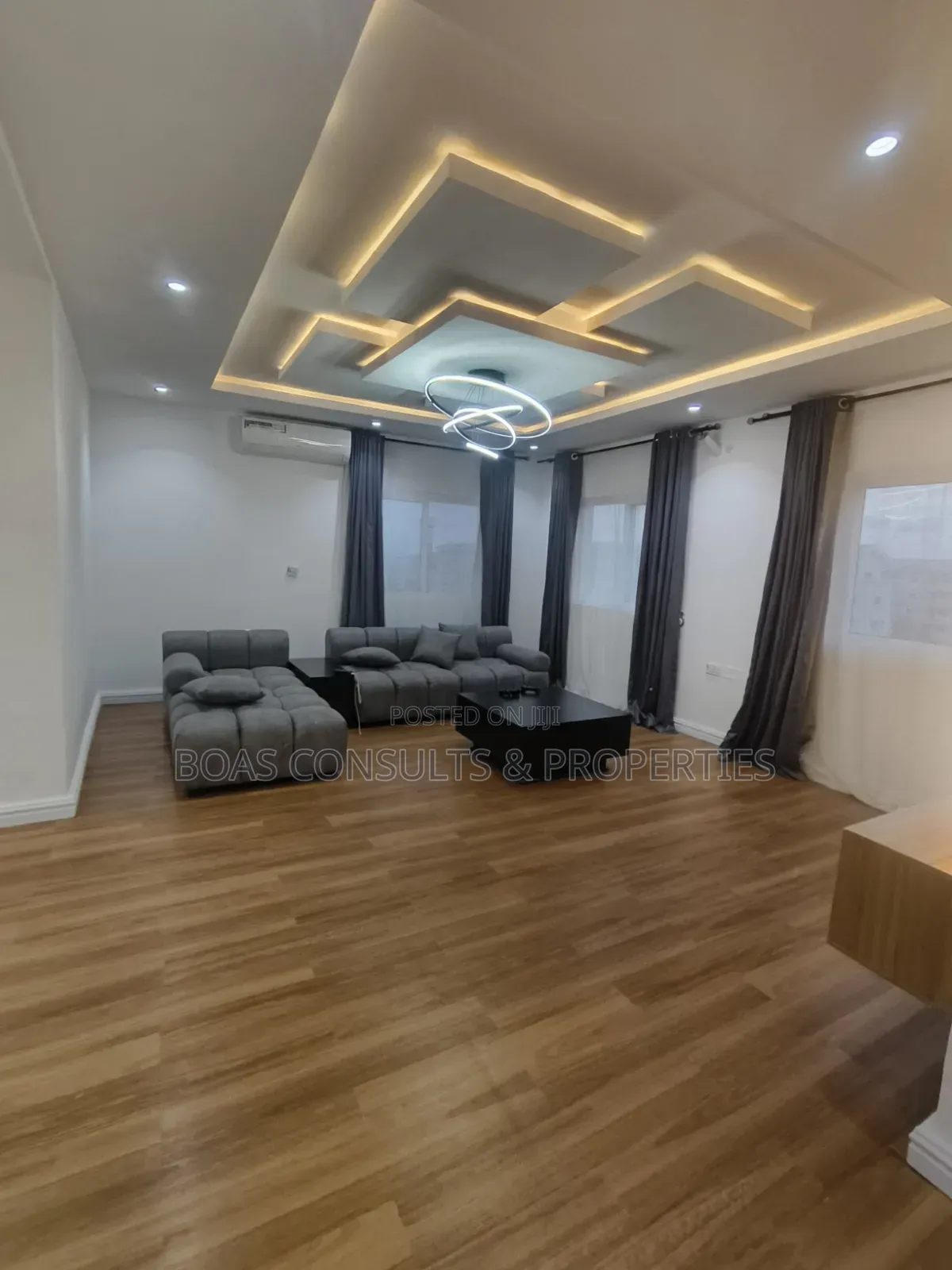 Furnished 3bdrm Apartment in Prime Water Gardens, Lekki Phase 1 in Lekki Phase 1