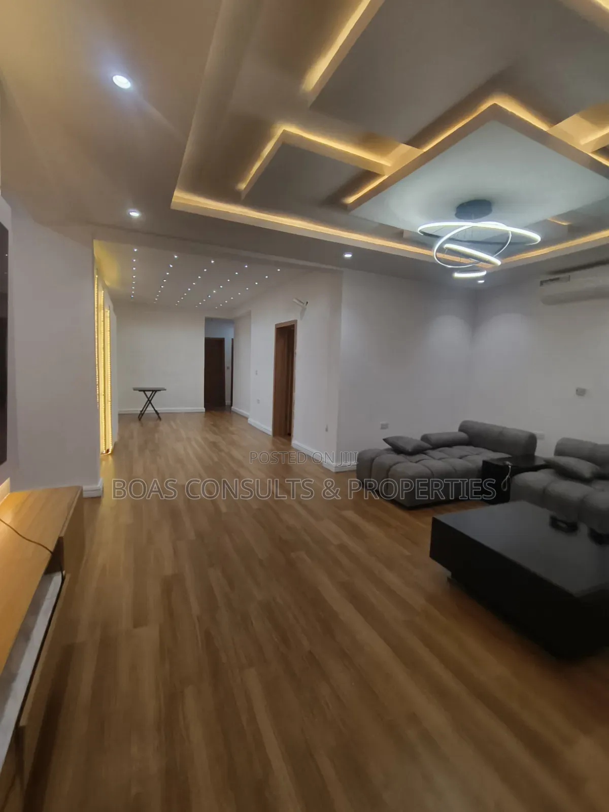 Furnished 3bdrm Apartment in Prime Water Gardens, Lekki Phase 1 in Lekki Phase 1