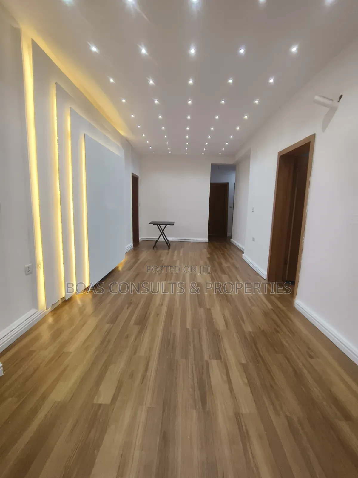 Furnished 3bdrm Apartment in Prime Water Gardens, Lekki Phase 1 in Lekki Phase 1