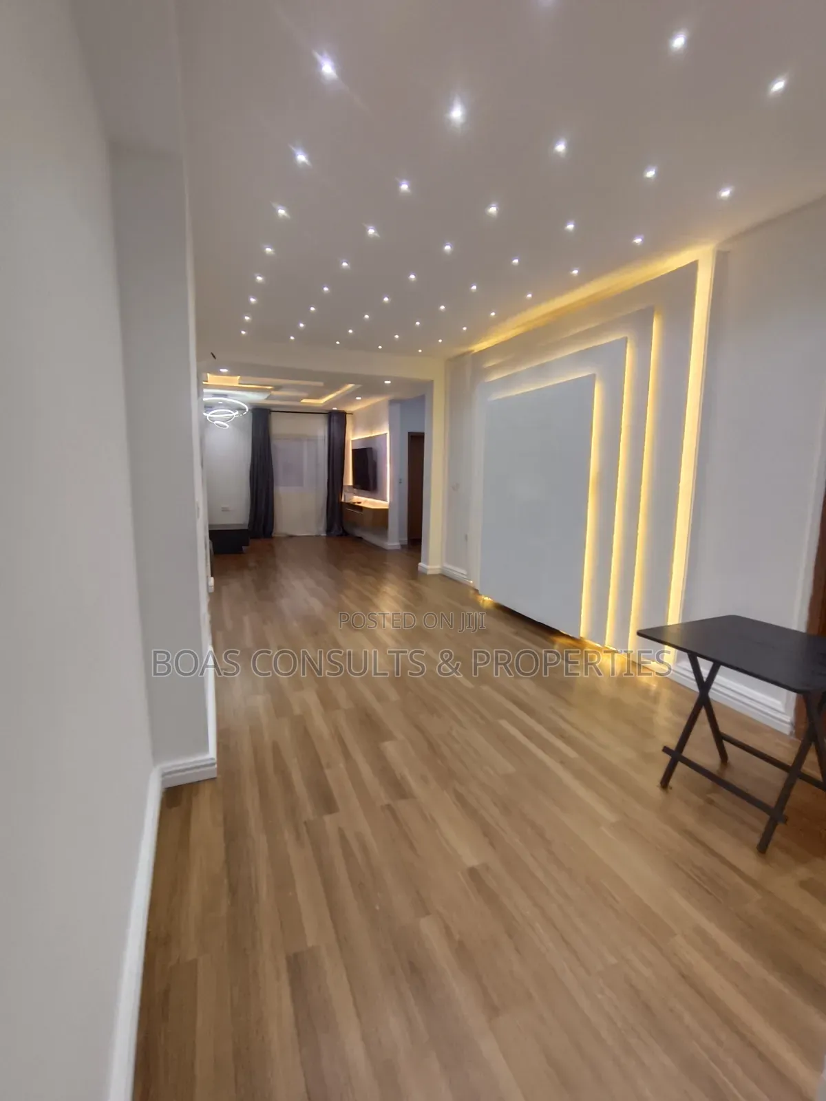 Furnished 3bdrm Apartment in Prime Water Gardens, Lekki Phase 1 in Lekki Phase 1