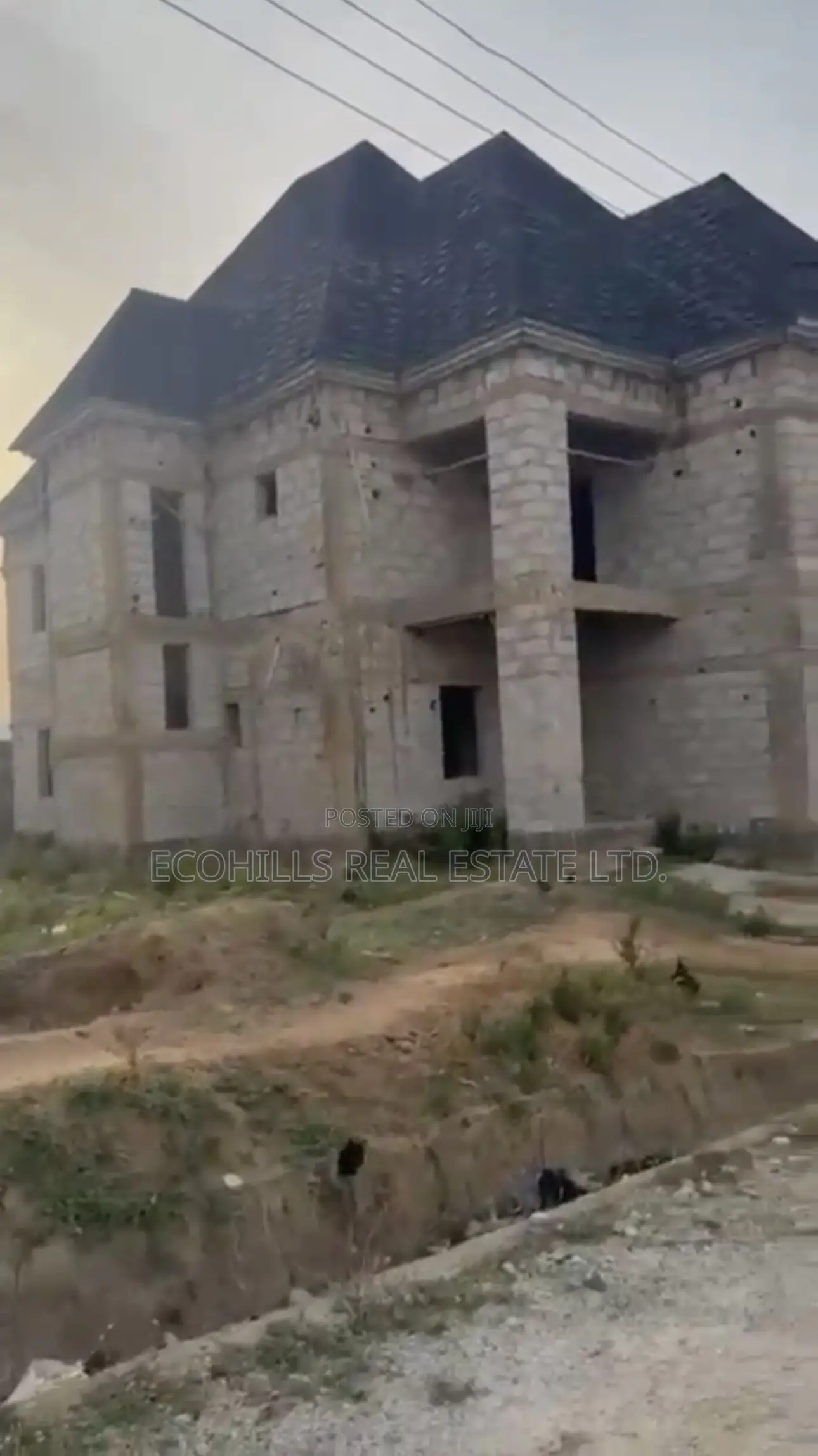 5bdrm Duplex in Along Trademore, Lugbe District for sale in Lugbe District