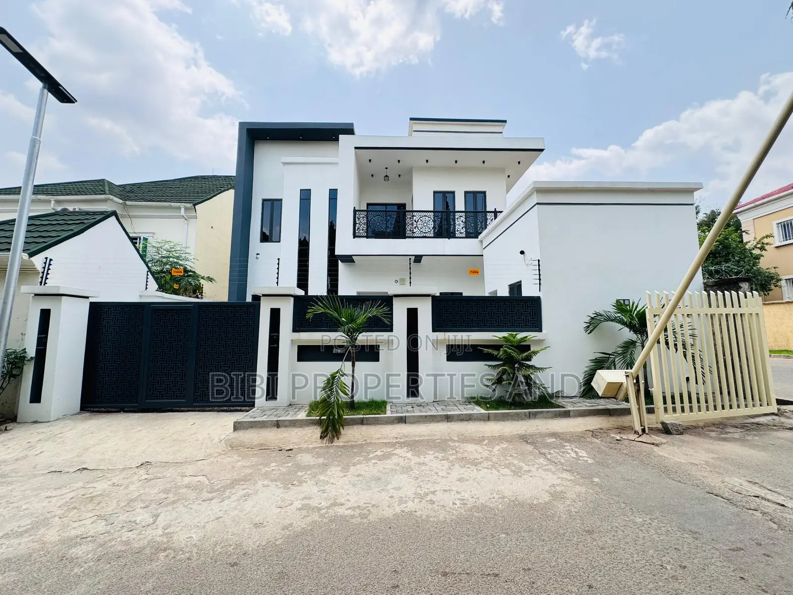 4bdrm Duplex in Life Camp for sale in Life Camp