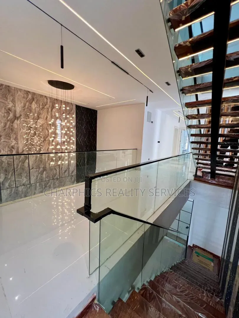 5bdrm Duplex in Ikate for sale in Ikate
