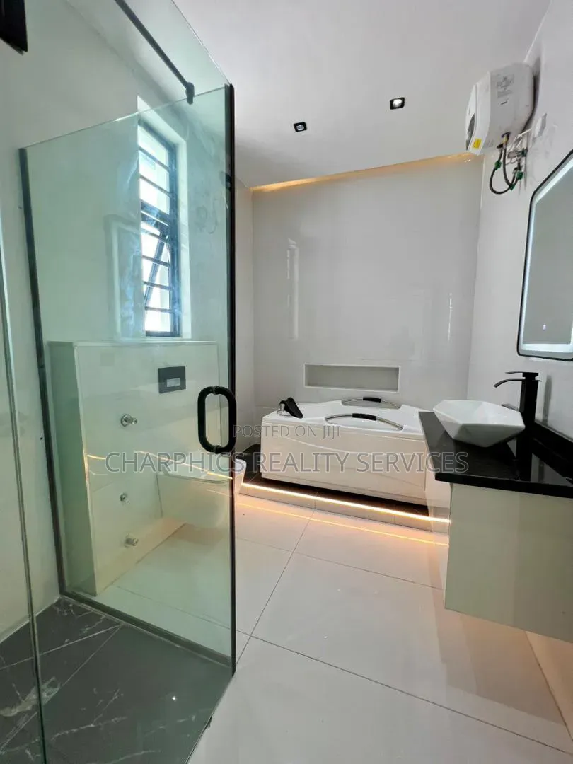 5bdrm Duplex in Ikate for sale in Ikate