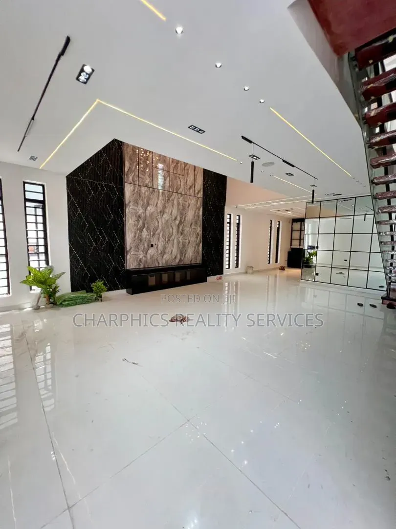 5bdrm Duplex in Ikate for sale in Ikate