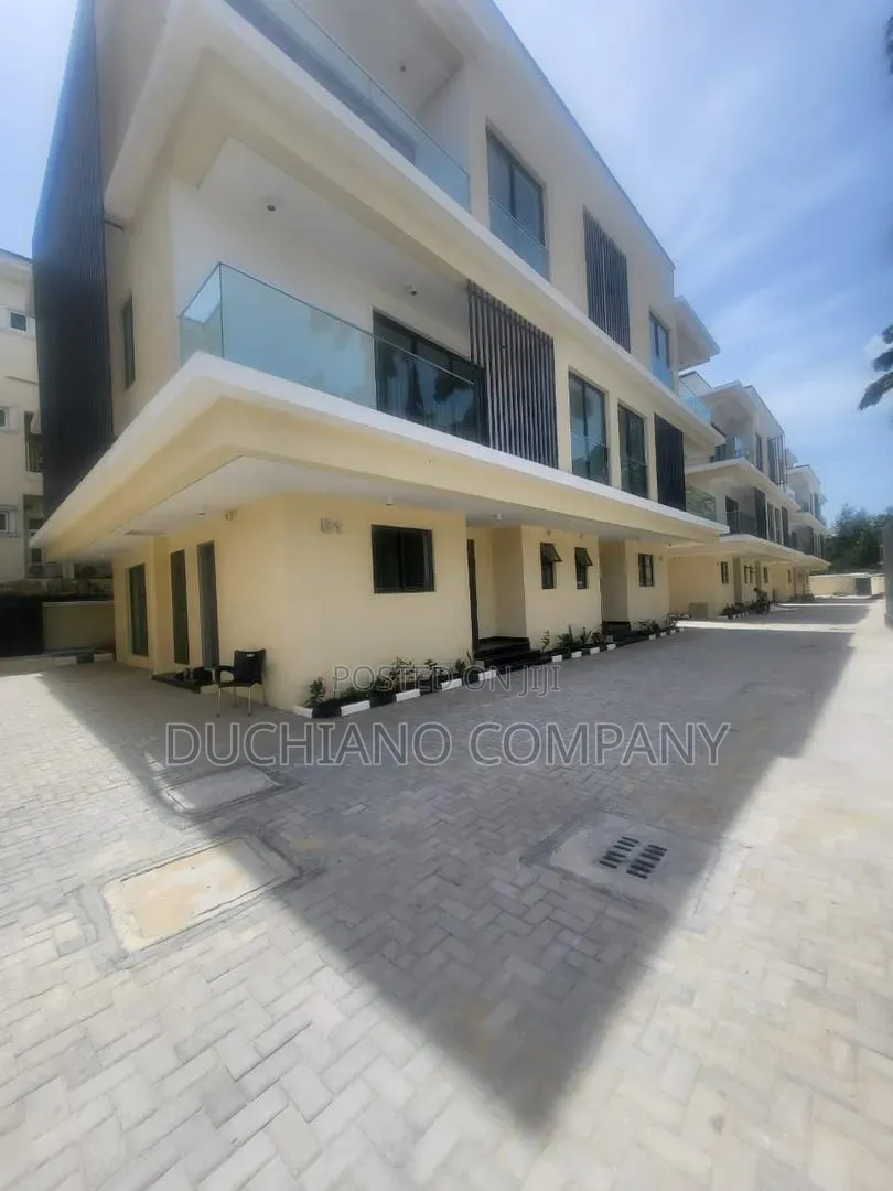 5bdrm Duplex in Parkview Estate for sale in Parkview Estate