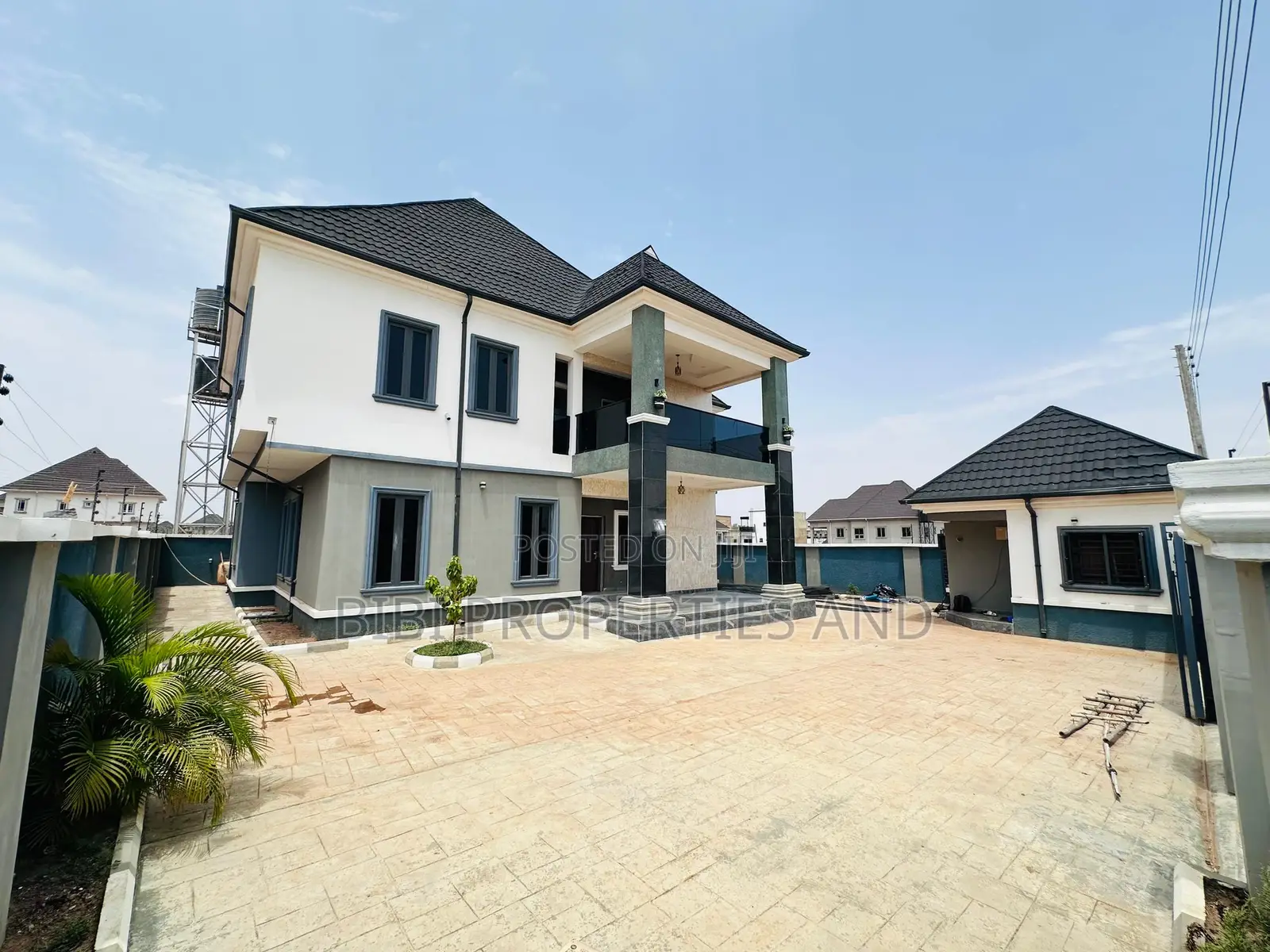 5bdrm Duplex in Life Camp for sale in Life Camp