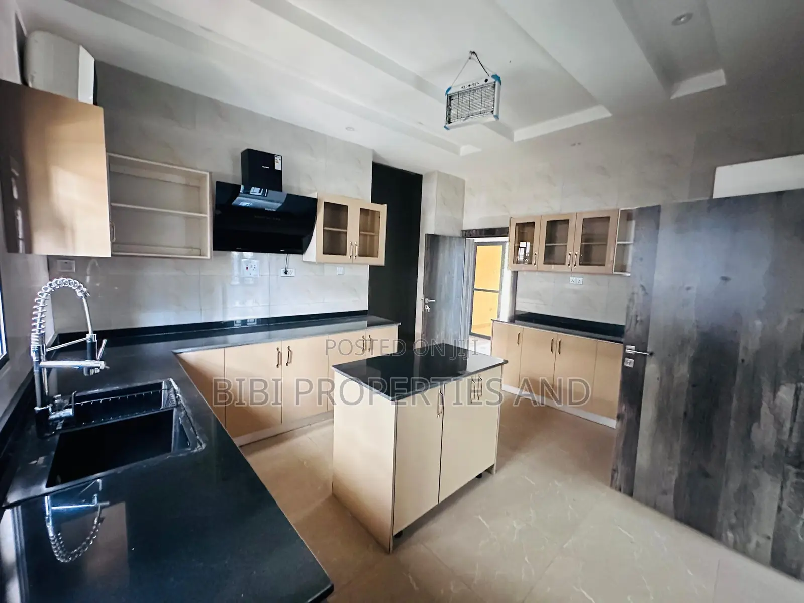 5bdrm Duplex in Life Camp for sale in Life Camp