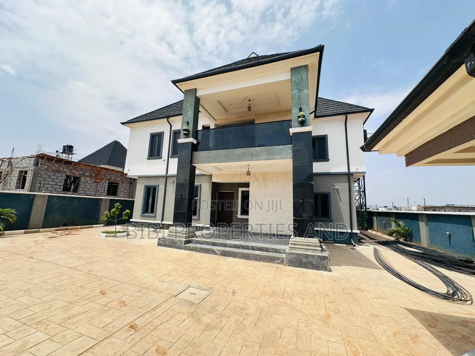 5bdrm Duplex in Life Camp for sale in Life Camp