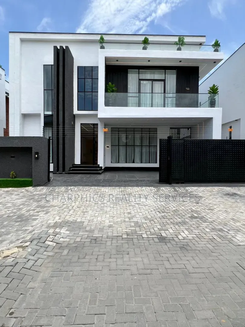 5bdrm Duplex in Ikota for sale in Ikota