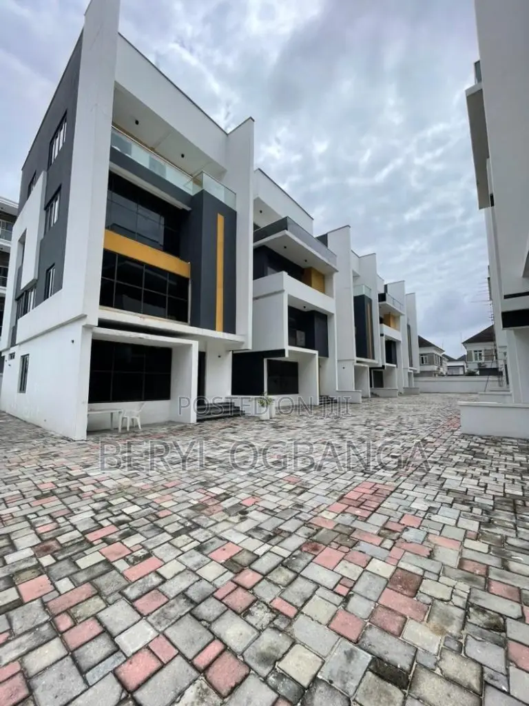 4bdrm Duplex in Chevron for sale in Chevron
