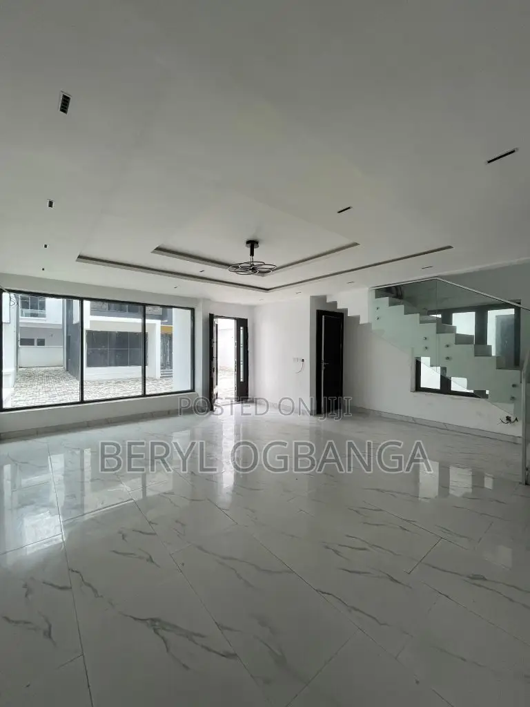 4bdrm Duplex in Chevron for sale in Chevron
