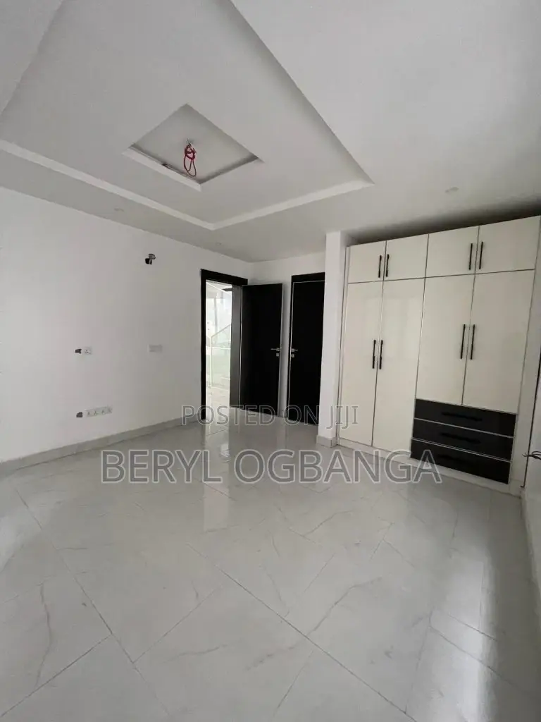 4bdrm Duplex in Chevron for sale in Chevron