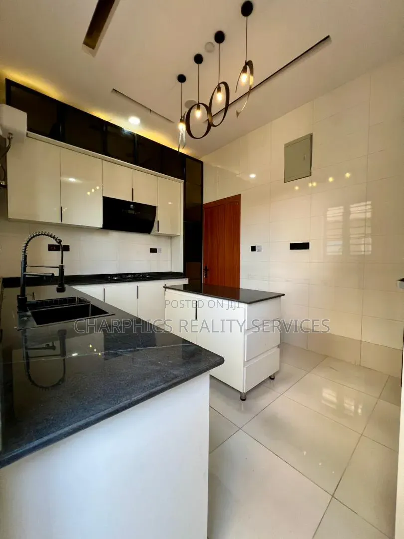 4bdrm Duplex in Off Lekki-Epe Expressway for sale in Off Lekki-Epe Expressway