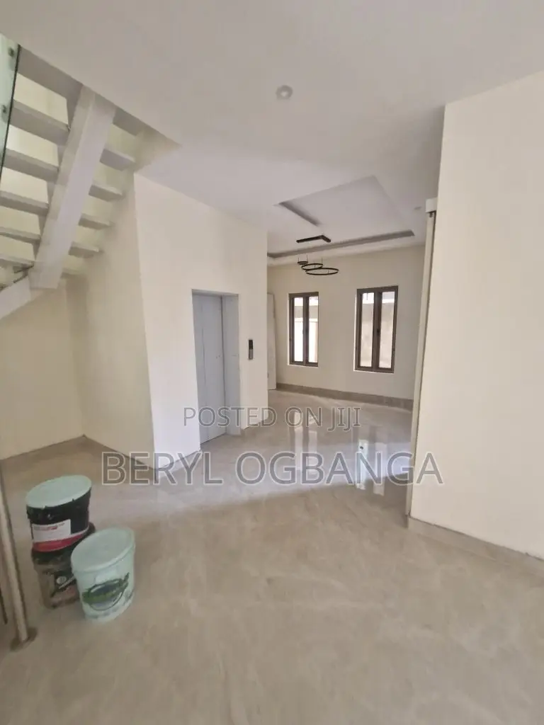 5bdrm Duplex in Banana Island for sale in Banana Island