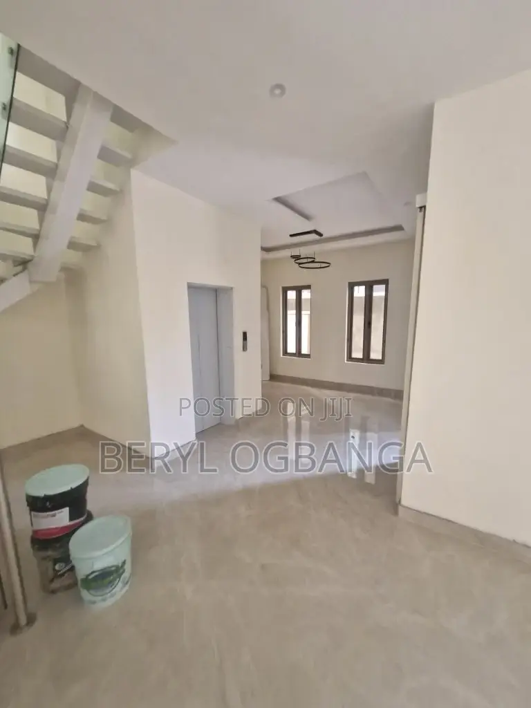 5bdrm Duplex in Banana Island for sale in Banana Island