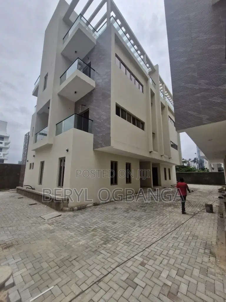 5bdrm Duplex in Banana Island for sale in Banana Island