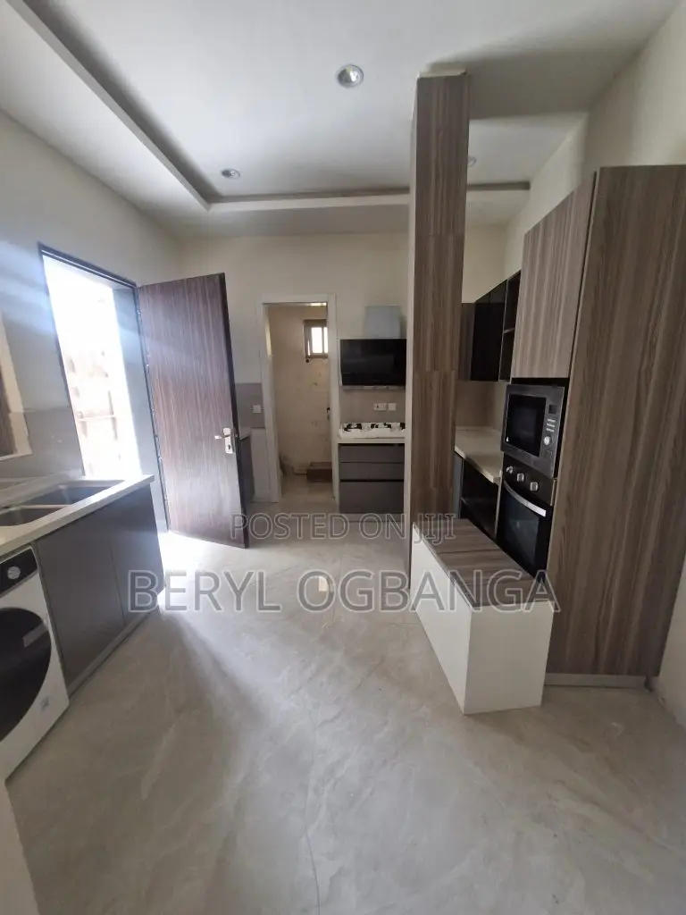 5bdrm Duplex in Banana Island for sale in Banana Island