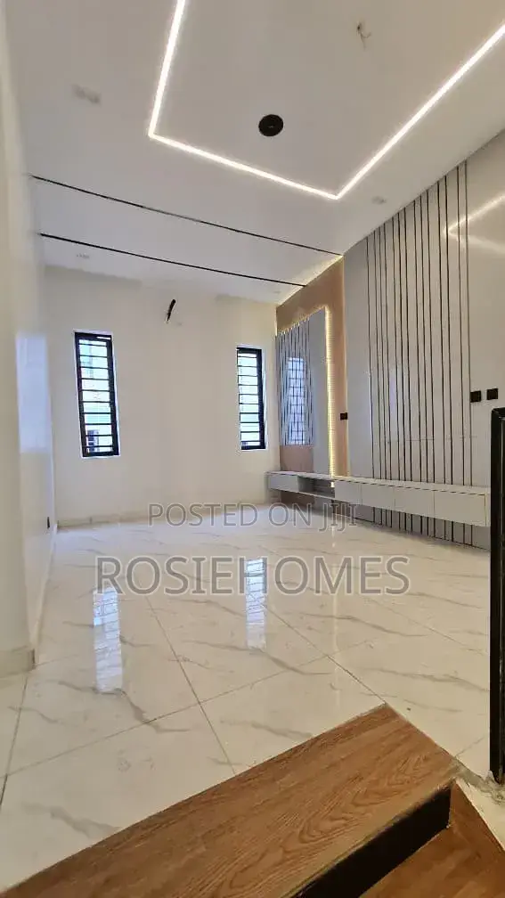 5bdrm Duplex in Light Estate, Sangotedo for sale in Sangotedo