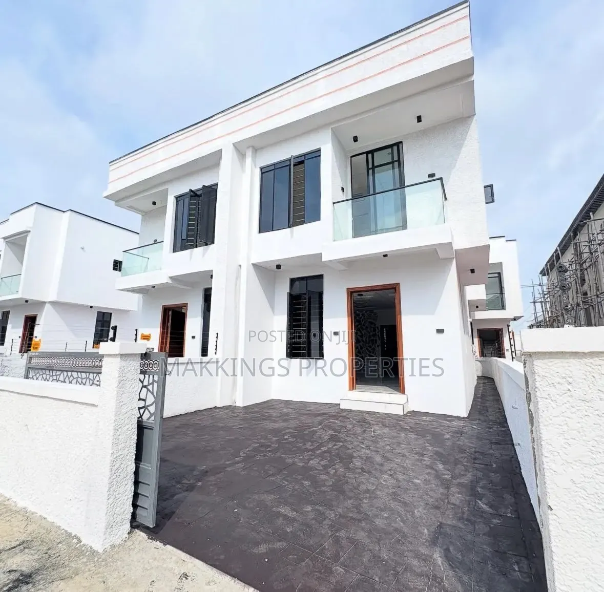 3bdrm Duplex in Ikota for sale in Ikota