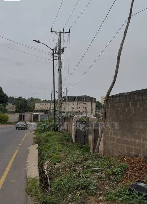 Over 6 Plots of Land Along Jamb Office in CHallenge / Ibadan