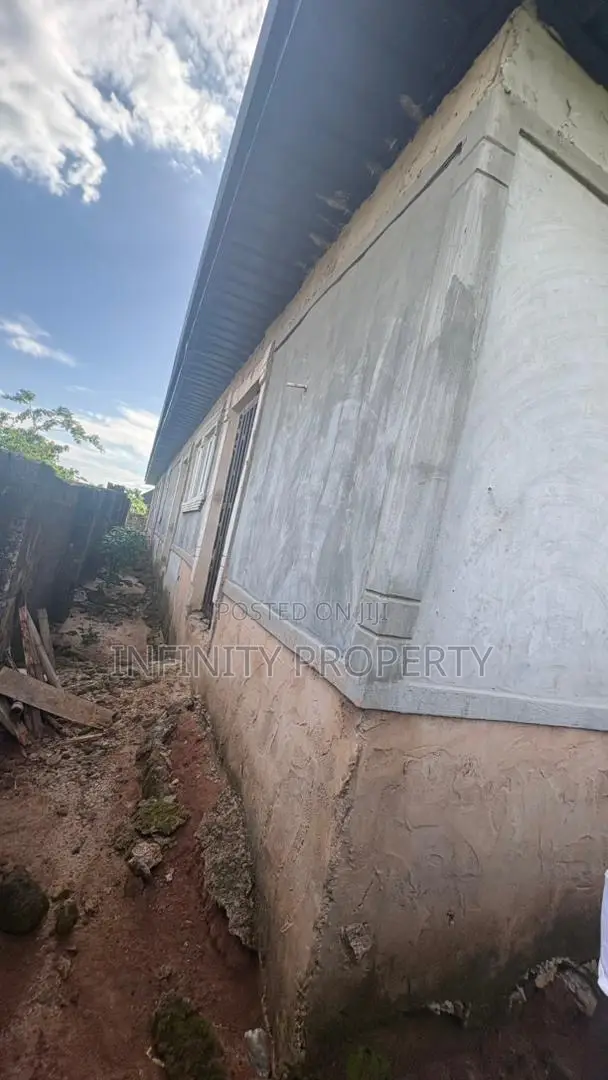 3bdrm Block of Flats in Ogheghe, Benin City for sale in Benin City