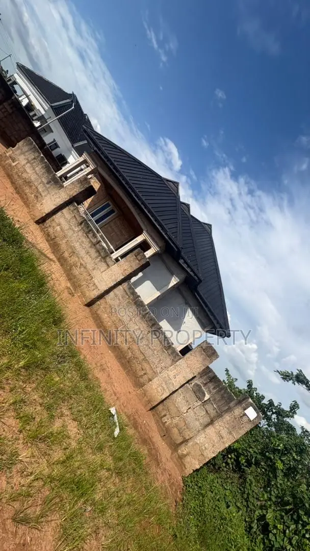 3bdrm Block of Flats in Ogheghe, Benin City for sale in Benin City
