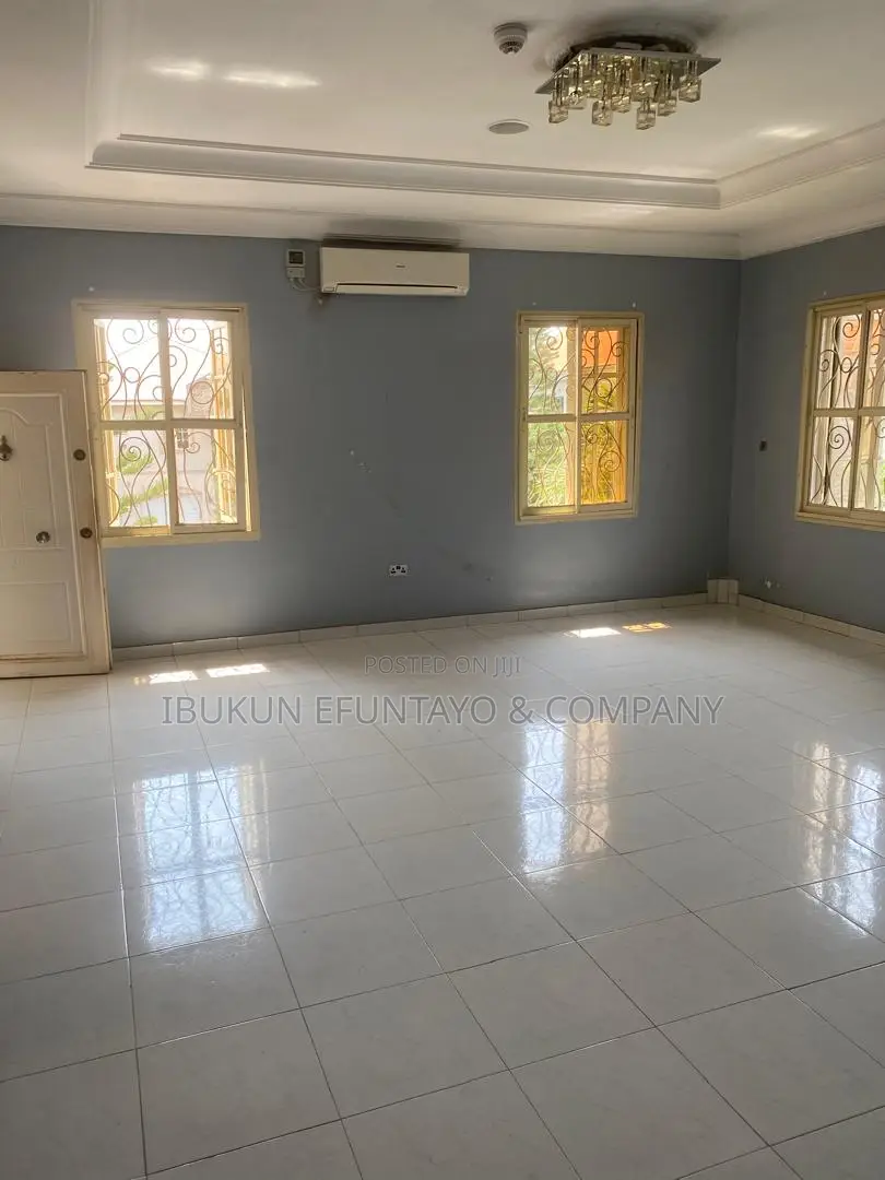6bdrm Duplex in Nicon Town for sale in Nicon Town