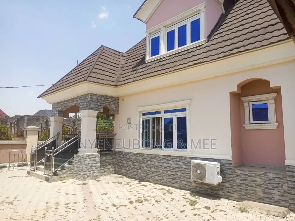 Furnished 3bdrm Penthouse in Osilama Garden, FHA for rent in FHA