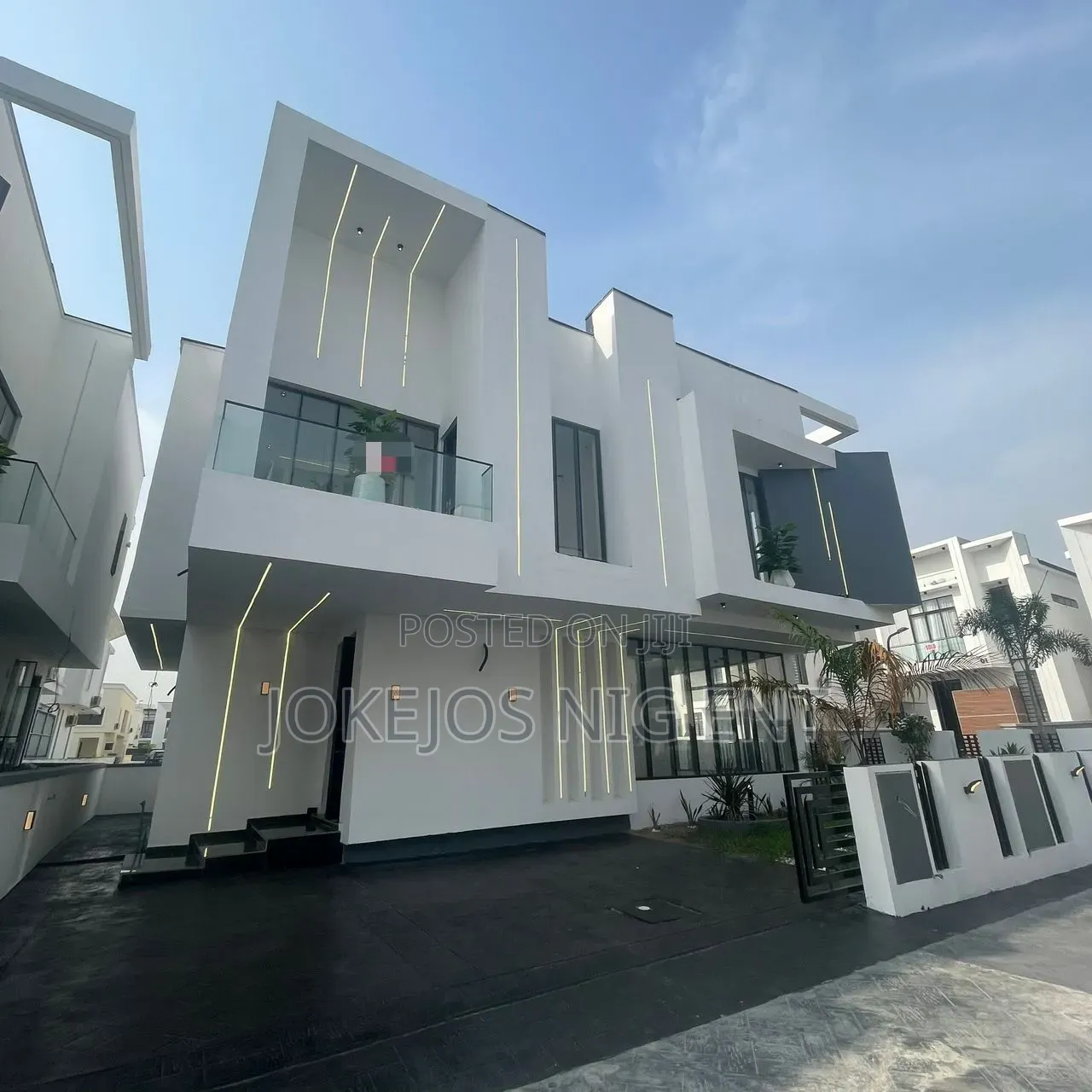 5bdrm Duplex in Chevron Drive for sale in Chevron
