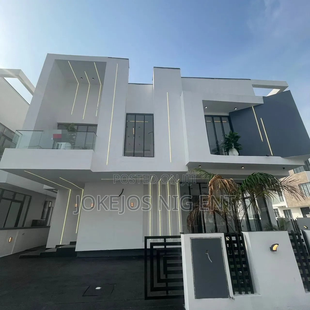 5bdrm Duplex in Chevron Drive for sale in Chevron