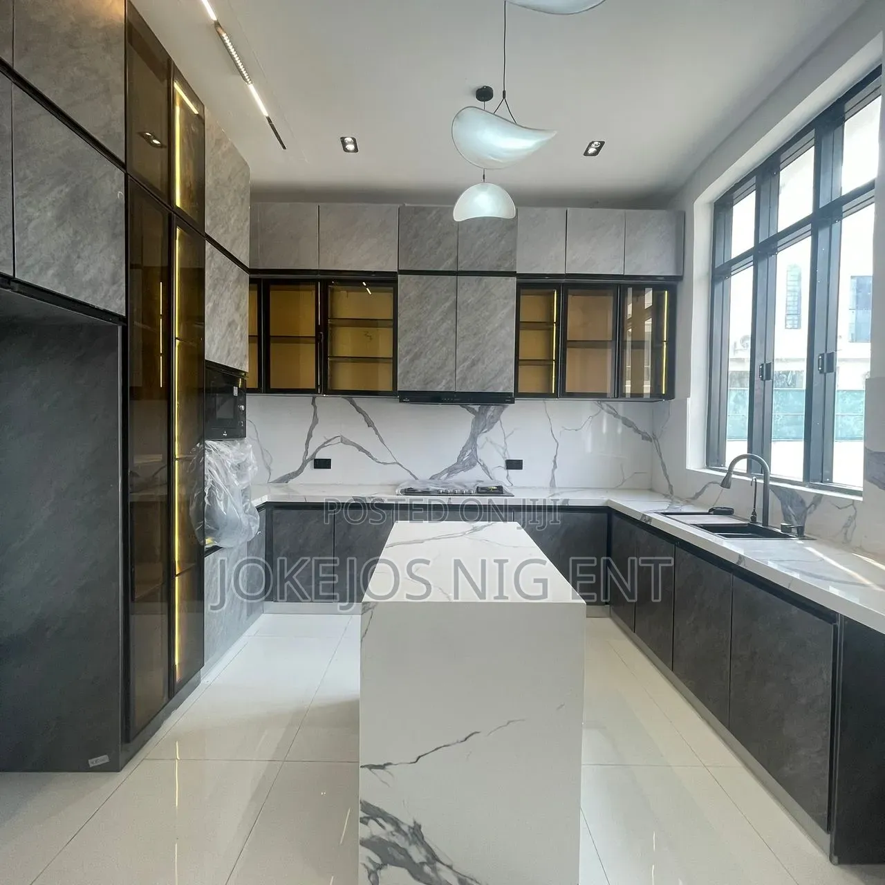 5bdrm Duplex in Chevron Drive for sale in Chevron