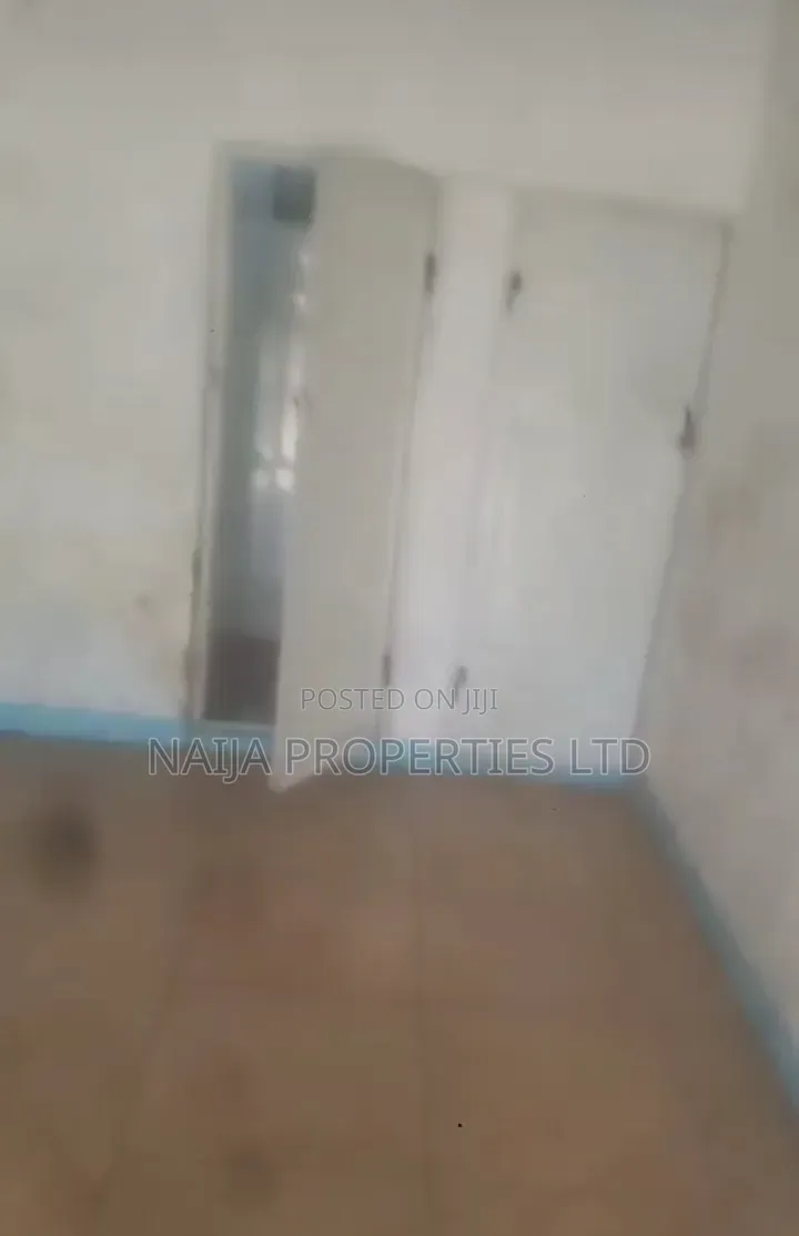 A Shop Directly on the Express Way at Ogunfayo, Awoyaya for Rent in Awoyaya