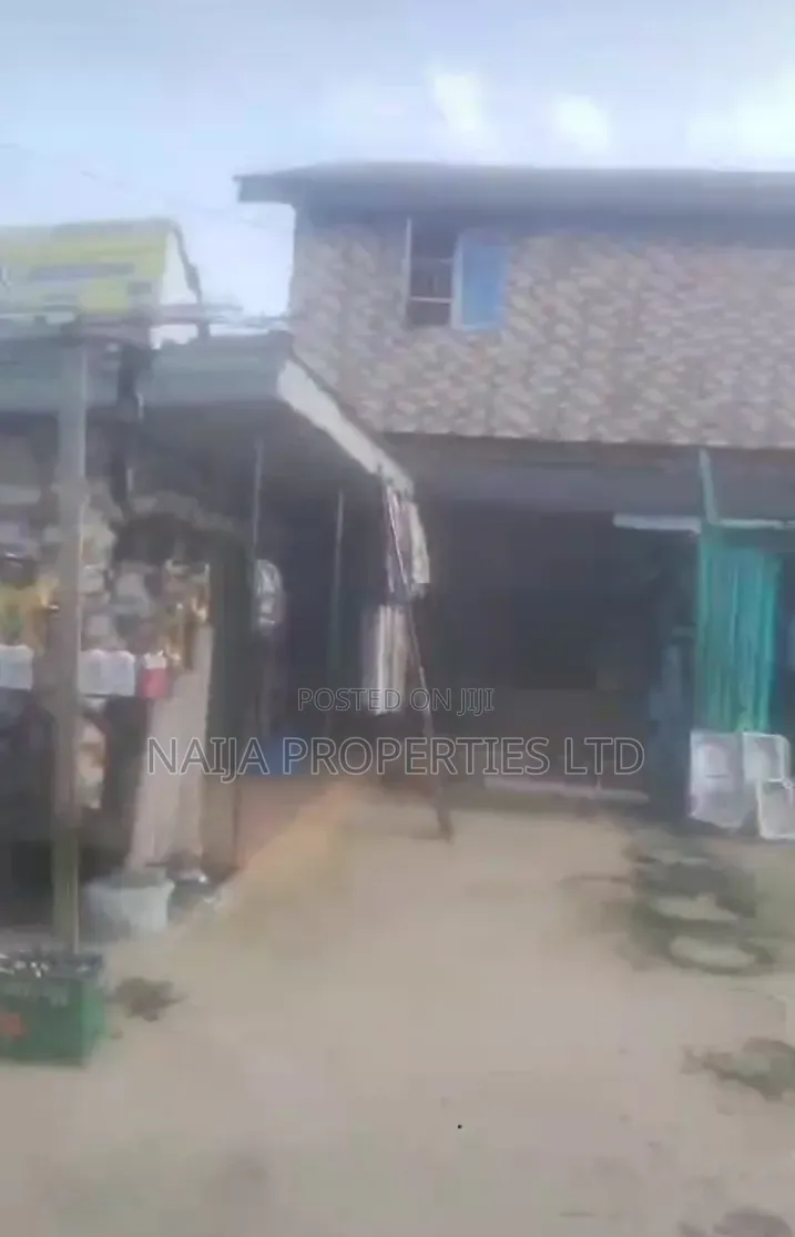 A Shop Directly on the Express Way at Ogunfayo, Awoyaya for Rent in Awoyaya