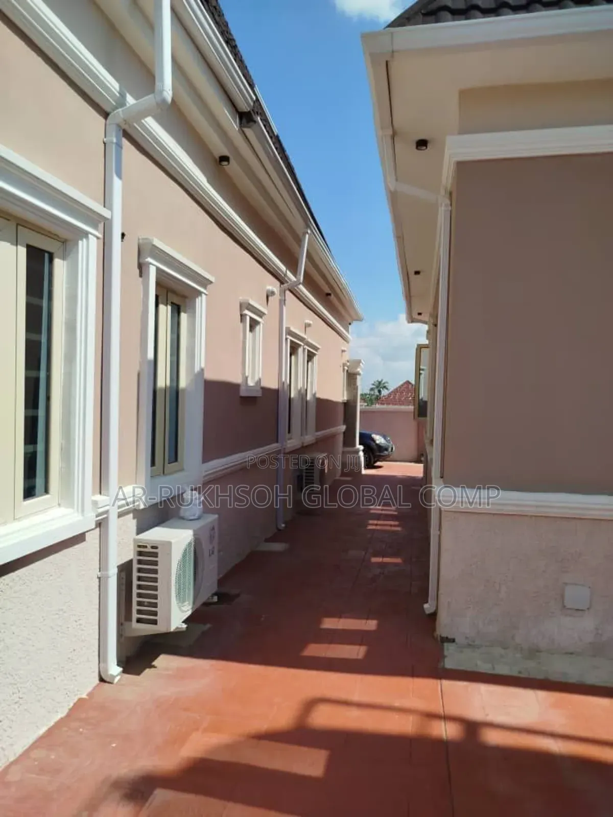 5bdrm Bungalow in Efab, Dape for sale in Dape